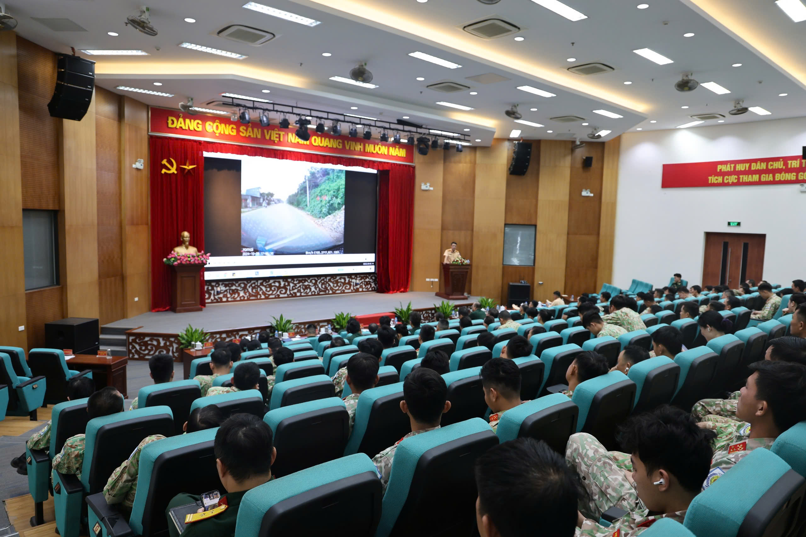 /UploadStore/admin/251026 huna luyen lai xe/1c4e426924fca9a2f0ed.jpg